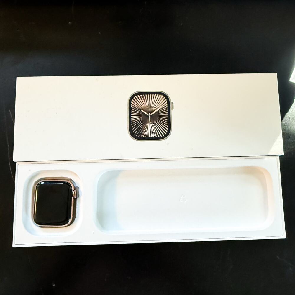APPLE Watch Series 5 40mm Gold Stainless Steel GPS Smartwatch - Picture 5 of 5